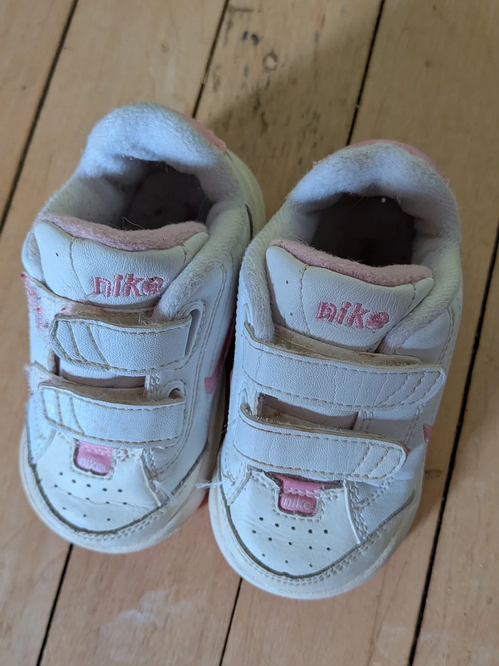 Nike Kids Toddler Baby White Sneakers with Pink Size 4